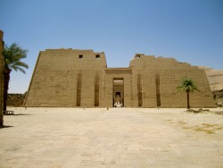intaier:  bdphillips:  The temple of Medinet