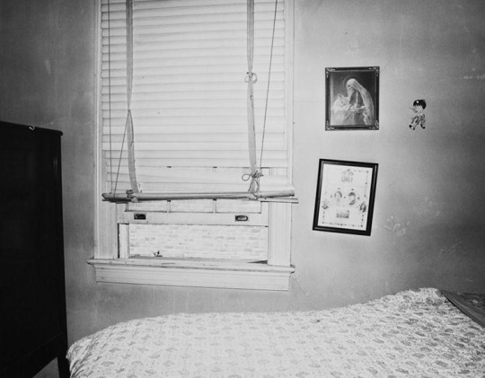 1030-42929:  #22 bedroom, Washington DCArnold Kramer