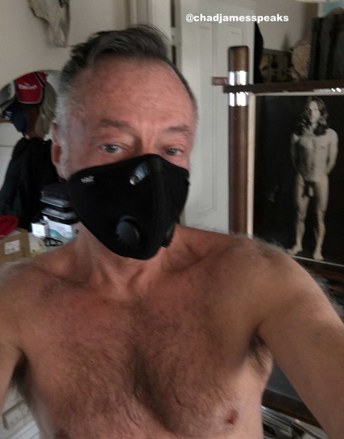 chadjamesxxx: My Facemask & Naked Guy, 15NOV18 during the smoke in San Francisco.http://chadja