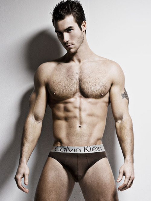sobromosexual:  Bryan Thomas