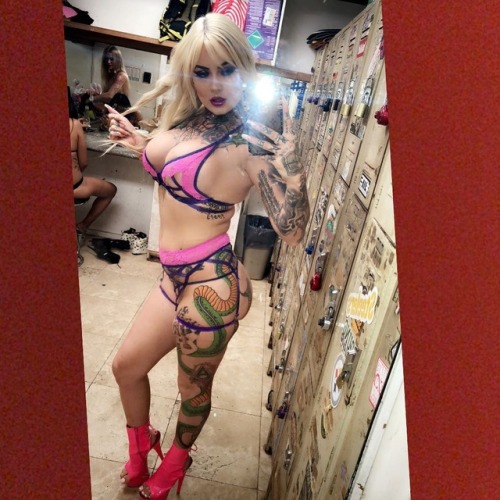 XXX stripper-locker-room:  https://www.instagram.com/secret.got.bandz/ photo