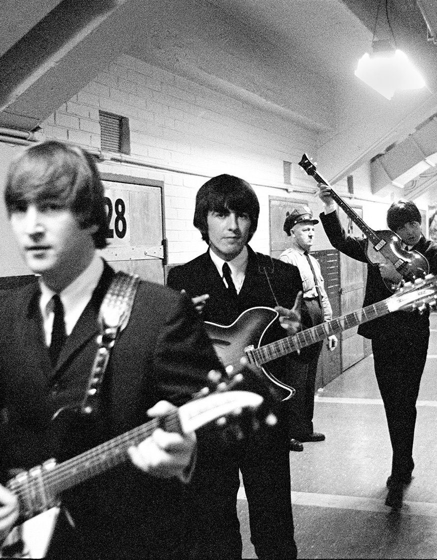 pinkfled:  The Beatles backstage, 1964 