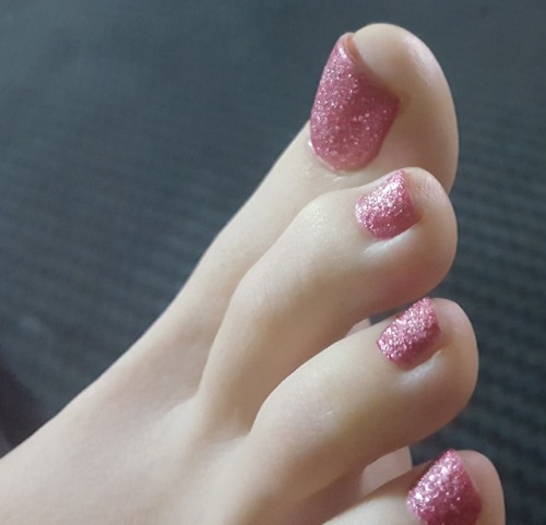 showingoffmywifesfeet:Toes of an Angel, these photographs still do not do justice to how soft and ad