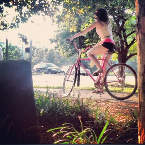 sfatto: #atl bike paths in action. #girlsonbikes #sfattolife #bikesareawesome #cycling (at Freedom P