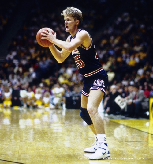 Steve Kerr, a freshman, and Lute Olson, a head coach, both arrived at the University of Arizona in 1
