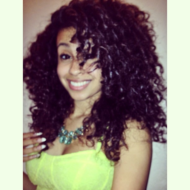 blacklatinaaa:  curls 👀🙊 