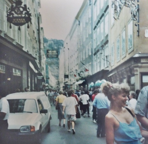 ukuleleaf: When my mom went to the south of France in 1990