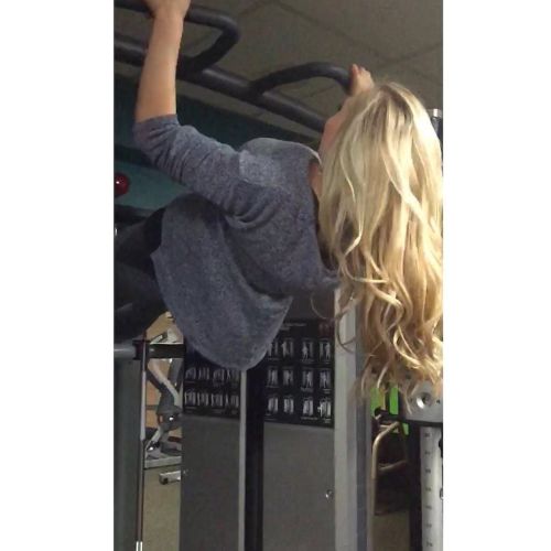 Porn photo Doing pull ups but my hair looks good 😂👌🏼👌🏼👌🏼👌🏼💪🏻