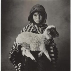 mondfaenger:   Moroccan Child with Lamb, 1971   Photo by Irving Penn    