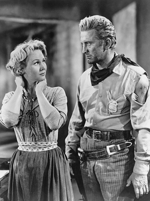 kinoscript:Virginia Mayo & Kirk Douglas in  Along the Great Divide - Raoul Walsh (1951)