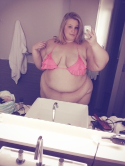 roxxieyo:   bikini top is a perfect fit