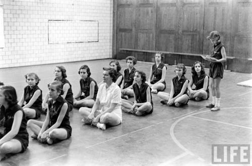 Chevy Chase mother experiencing daughter’s school day(Edward Clark. 1956)