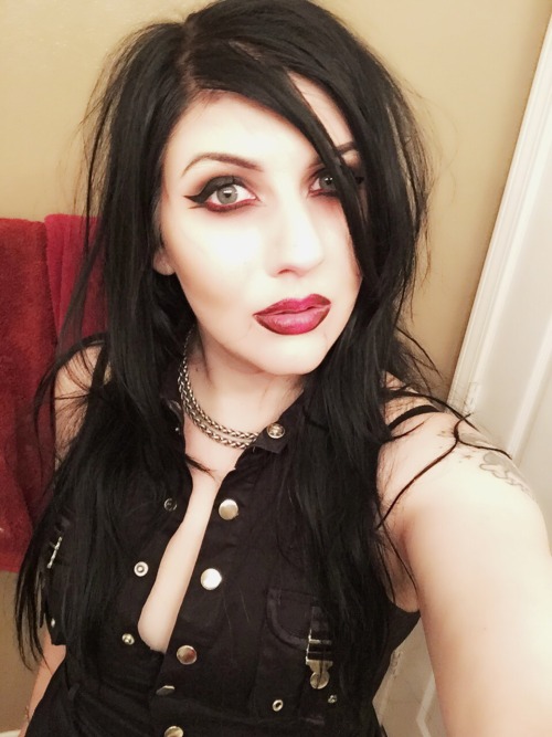 toolonginwonderland:  Hey.  Breathtaking!!!
