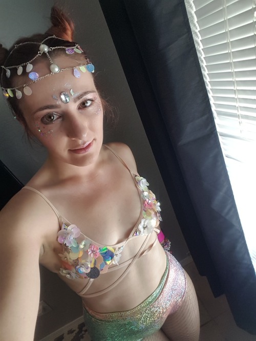 bexi-apparel:My BEXI bralette in action! EDCLV 2018 outfit all handmade by myself babez!