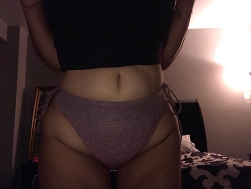 msdyanicarissa: Get into this pudge &amp; these stretch marks.