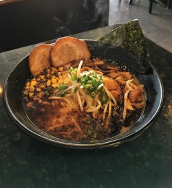 ramen-are-the-real-men: Black Garlic Ramen