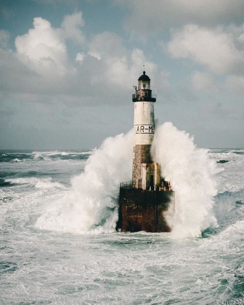 utwo:  Lighthouse Atlantic Ocean Bretagne France© J.Höhn   @empoweredinnocence 