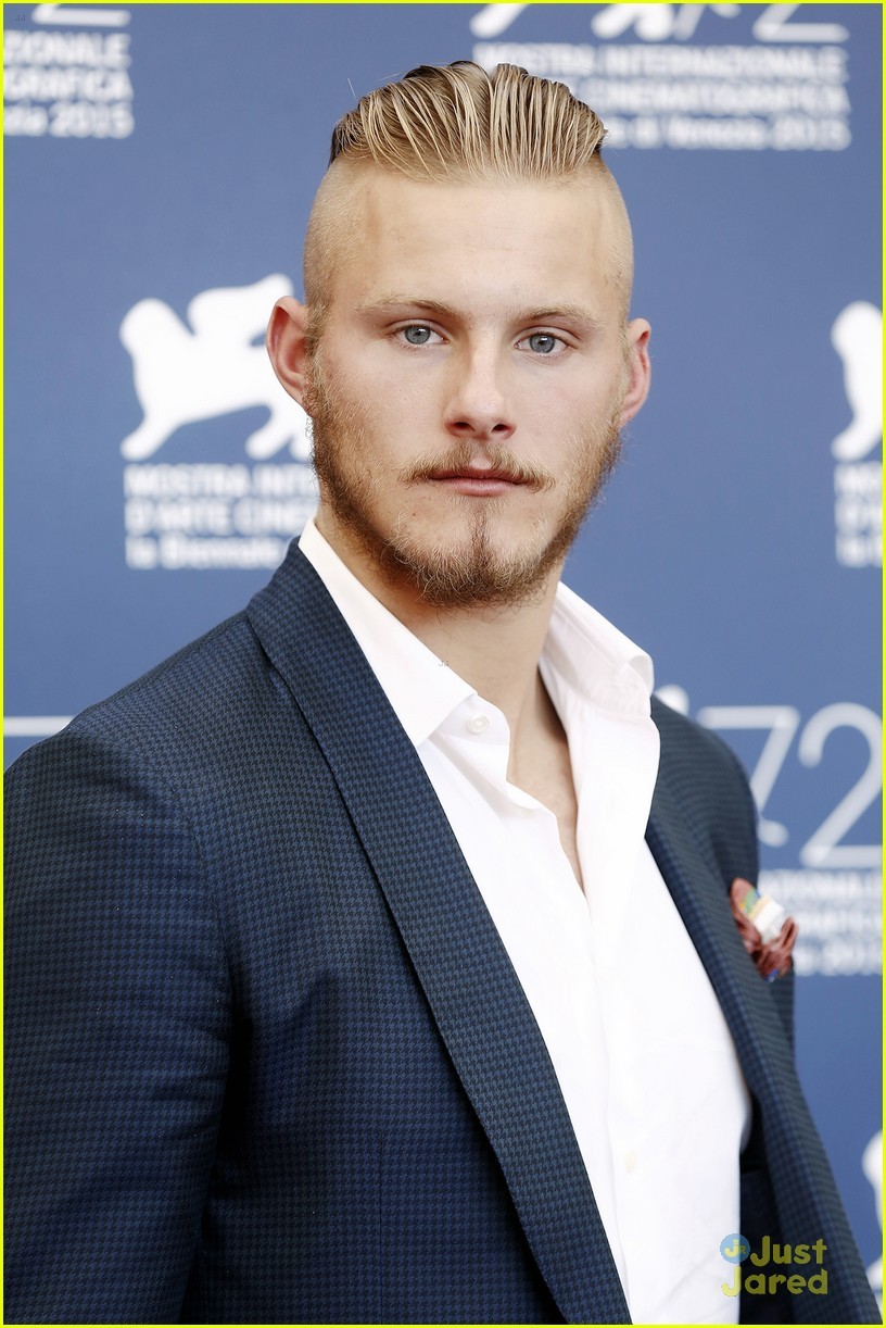 justagaybelieber:  Alexander in a suit is my weakness