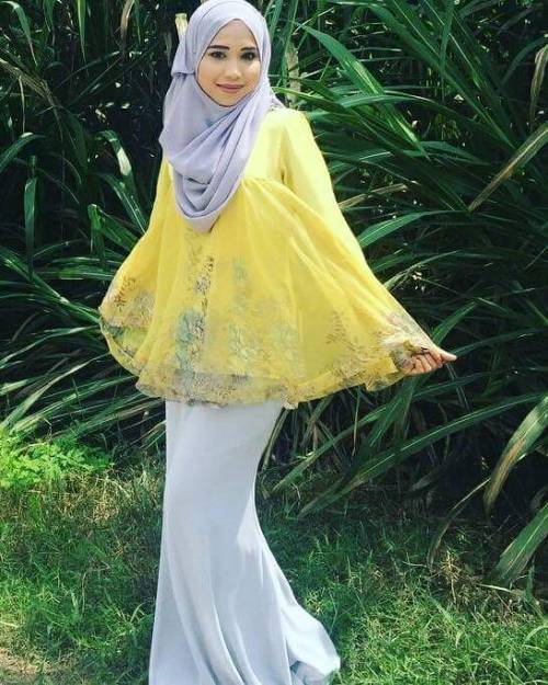 rosebaiduri: Rose in hijab..cukup reblog 500x share gua share versi naked..Come on guys !
