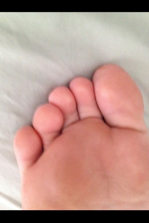 jojobelle91: wifefeet226: My wife’s toes ready for the taking ☺️ Ready for the tickling!Are they tic