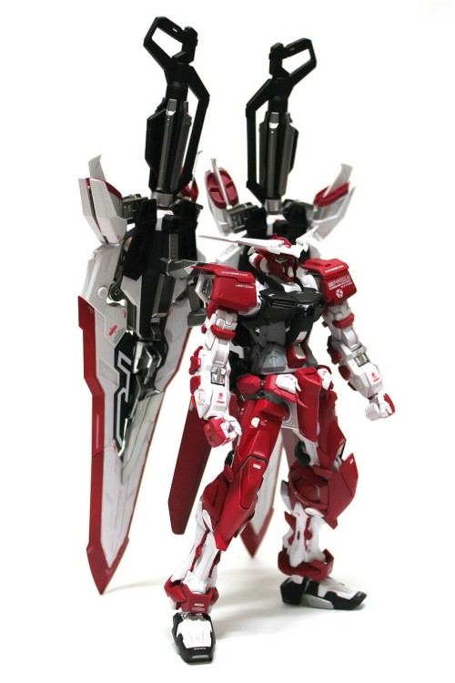 vinesgrowgold:  MODELER: Αng마  MODEL TITLE: Gundam Astray Turn Red  KITS USED: MG 1/100 Gundam Astray Red Frame Kai gundamkitscollection