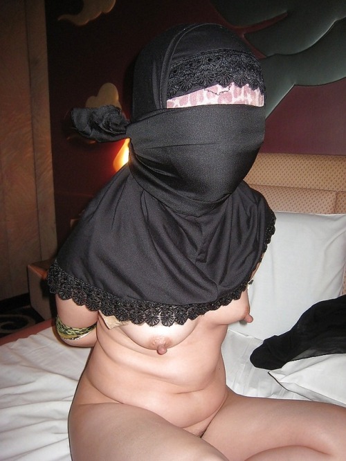 matsapu:  telurbergoyang: Jilboob bondage  #hijabitch #jilboob #awektudung #bondage #bdsm   Hahaha.. power…