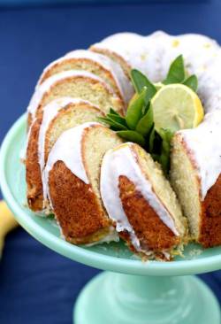 foodffs:  Summer Squash Lemon Bundt CakeReally