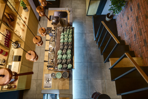 Effortlessly Cool Design and Turkish Motifs Characterize TAKAVA Coffee-Buffet in KievA hip coffee sh