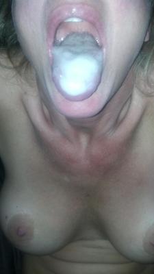 ourkinkydesires:  Mouthful