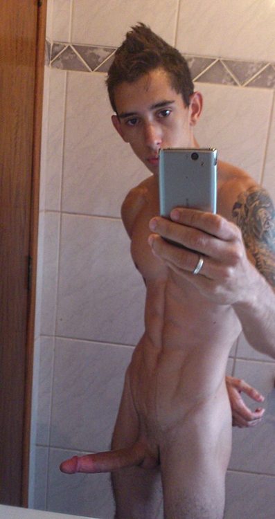 HUNG BISEXUAL DUDE : HOT!!!