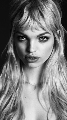 lesliaisonsdemarieantoinette:  Daphne Groenveld