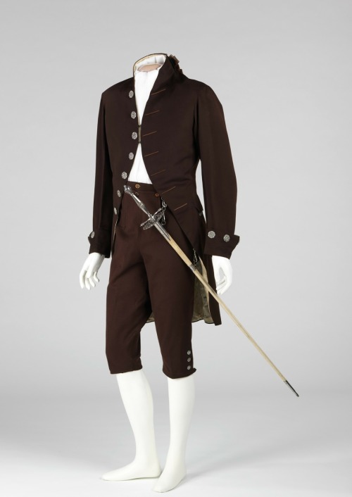 Court presentation ensemble1834. British (probably). Wool, silk, leather & metal. | THE MET