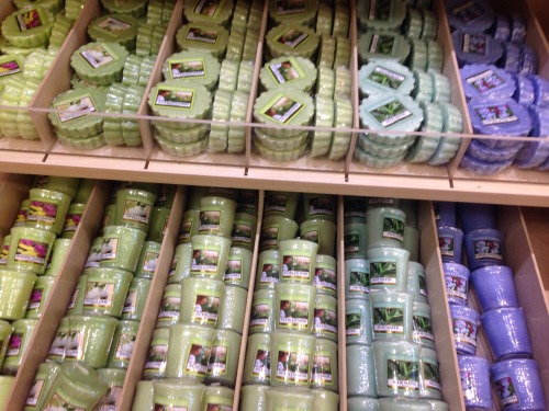 little-white-grizzly-bear:  Yankee store🎀