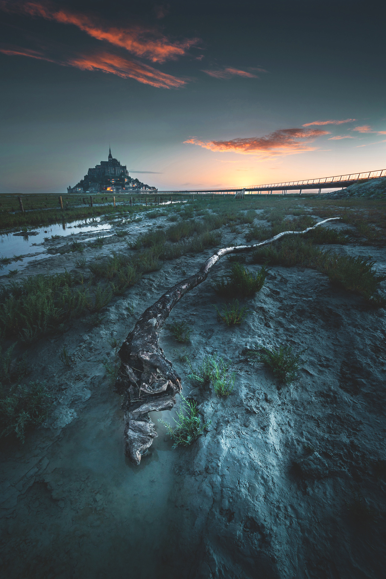 lsleofskye:  Sunrise sur le mont Saint Michel