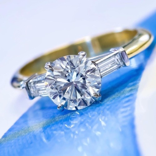 Classic engagement ring by Tiffany & Co. set with 1.51 carats diamond with excellent cut grade, 