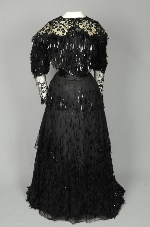 fripperiesandfobs:Rouff evening dress ca. 1905From the Irma G. Bowen Historic Clothing Collection at