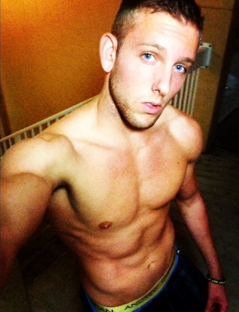 fuckyeahhugepenis:  aplethoraofmen:  Medic brentwalker092:  i-HOT award—sweet-baby-blue-eyes edition :)   medical student, and damn those blue eyes i couldnt resist. 