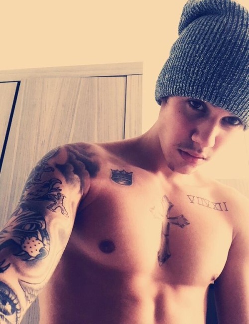 hotcelebs2000:  JUSTIN BIEBER