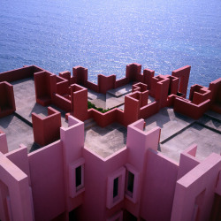 20aliens:La Muralla Roja by Ricardo Bofill