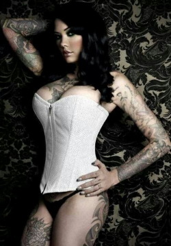 we-require-more-tatooed-girls:  More @ http://we-require-more-tatooed-girls.tumblr.com