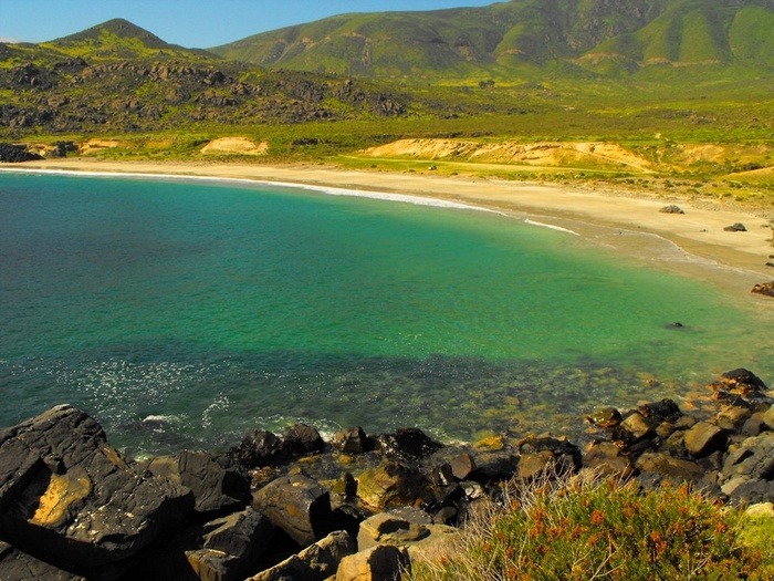 kusta-astronaut:  Top 10: Las mejores playas de Chile Anakena, Isla de Pascua La