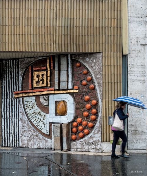 Ceramic mosaic panel on the lateral facade of the Dragov department store / Obchodný dom Dargov (Ko