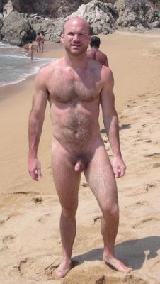 wioutdoors:  Regular guy hanging out at the beach