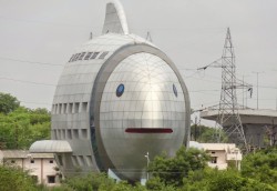 submalevolentgrace:lauralot89:The Department of Fisheries in Hyderabad, India, is shaped like a fish.   finally, some good fucking architecture