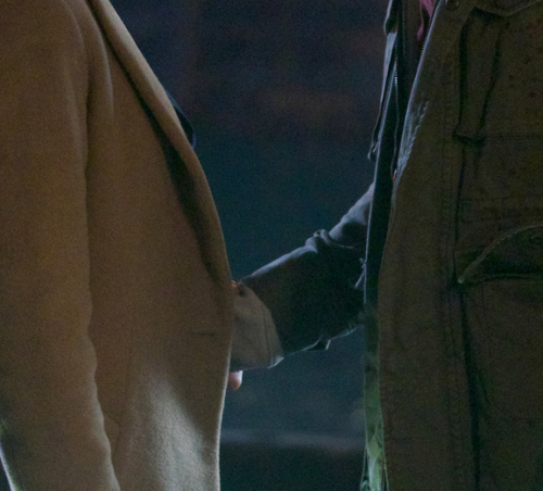 thexfiles: thexfiles: he’s touching her stomach let’s talk about it I TOLD YOU
