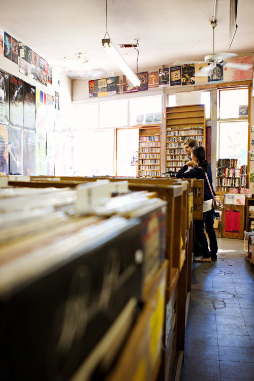 Estacio loves Vinyl Pic