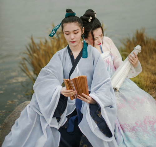 Traditional Chinese hanfu | Tang dynasty fashion | Clothes by 宴山亭汉服. 