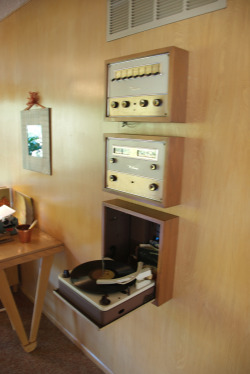 midcenturymodernfreak:  Vintage Built-In Electronics Look at this neat built-in music center in a Ranch home! Wish the photo was clear but you get the idea. Looks like the brand is NuTone. - Via