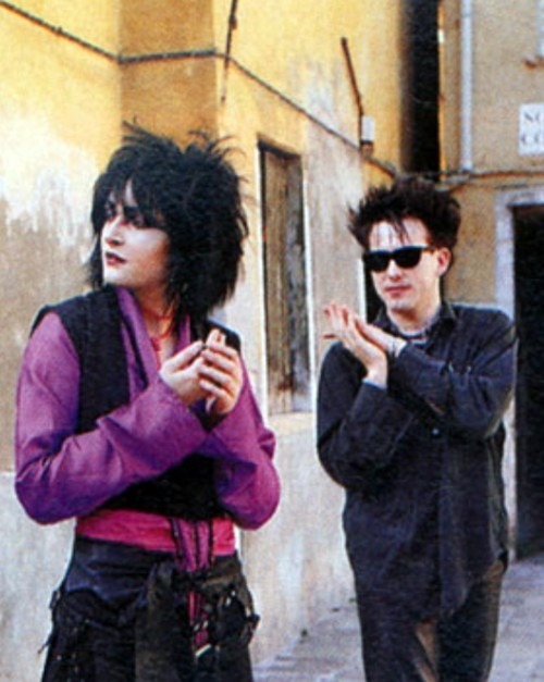 miyulivingdead:*Siamese Twins*Siouxsie and Robert. Awww You lovely lovely lovely Pair of Cats! baabe