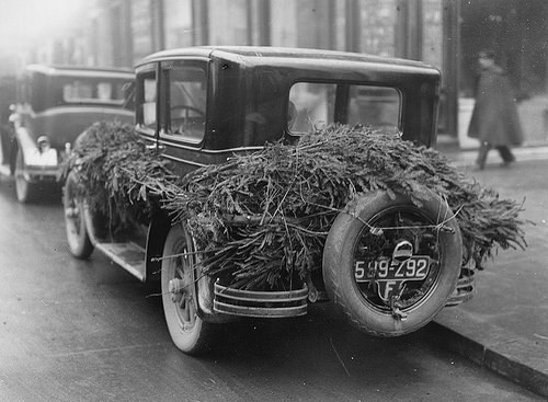 fuckyeahvintage-retro:  Paris at Christmastime, 1920s-70s (via) 